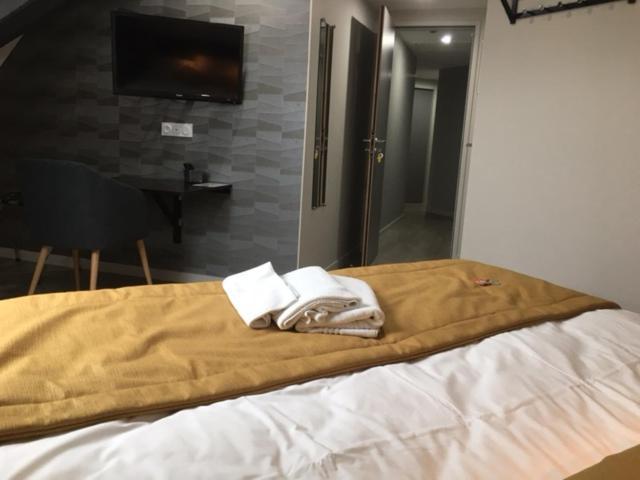 Hotel Le Relais Saint-Quentin-les-Anges Zewnętrze zdjęcie