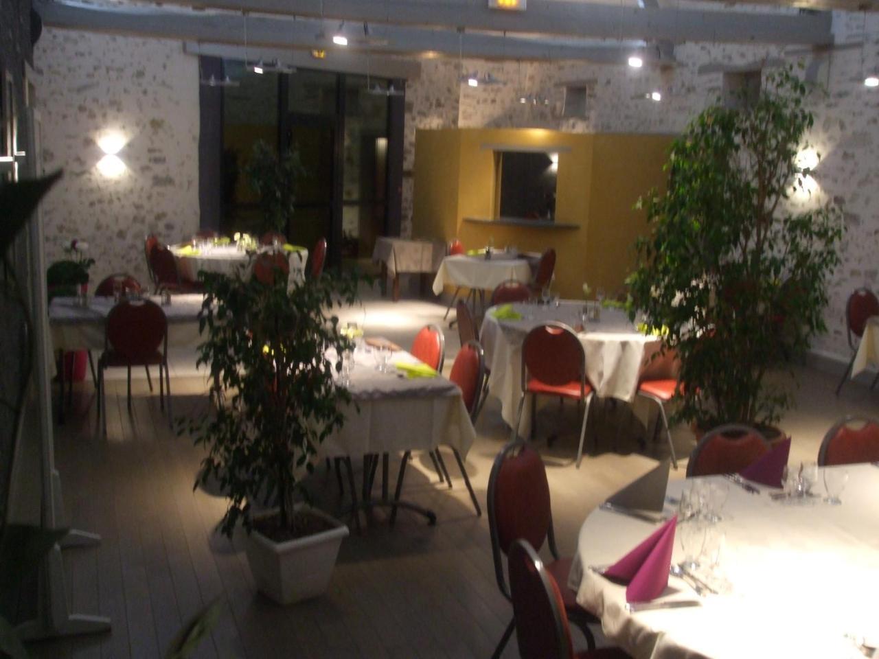 Hotel Le Relais Saint-Quentin-les-Anges Zewnętrze zdjęcie