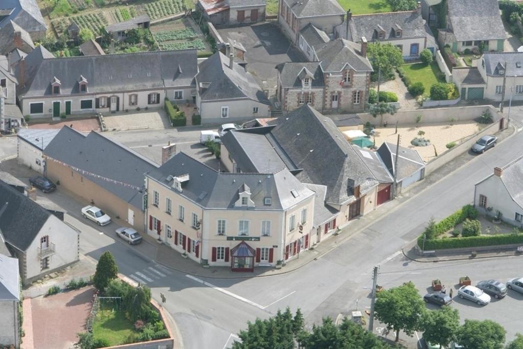 Hotel Le Relais Saint-Quentin-les-Anges Zewnętrze zdjęcie