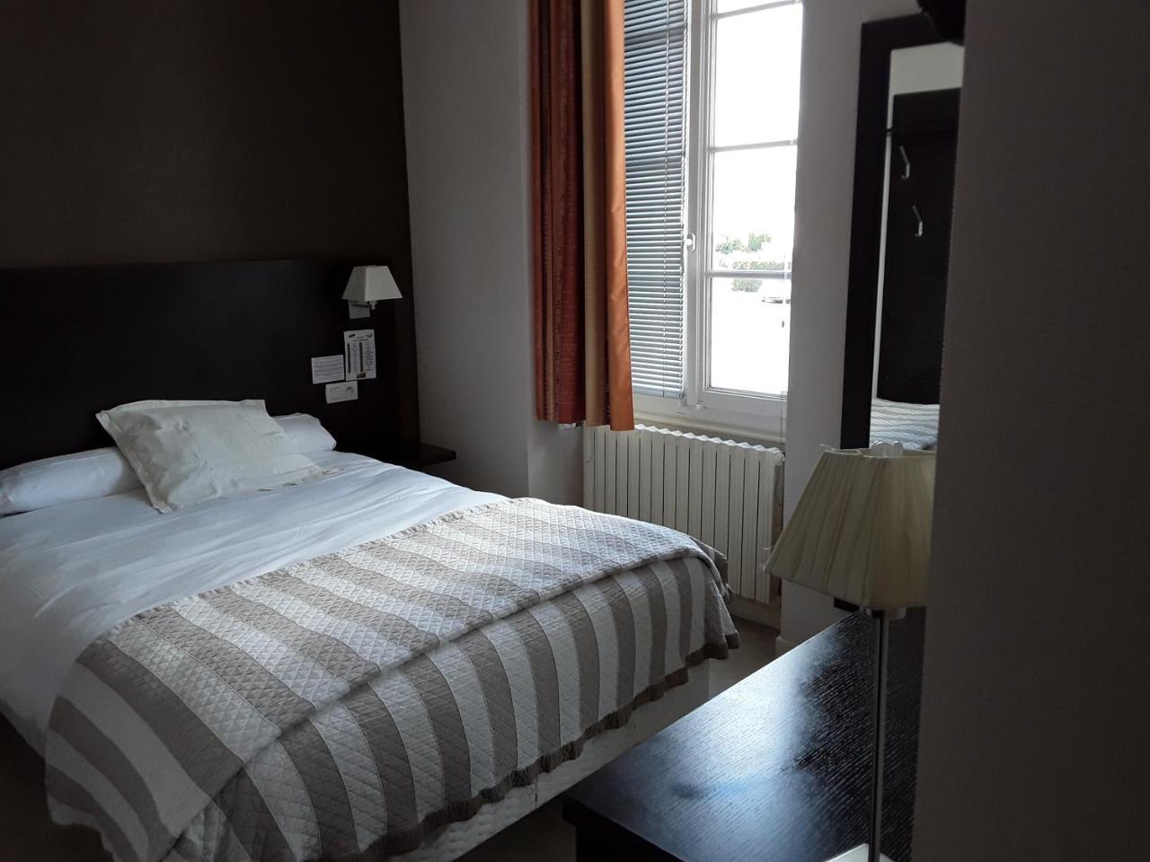 Hotel Le Relais Saint-Quentin-les-Anges Zewnętrze zdjęcie